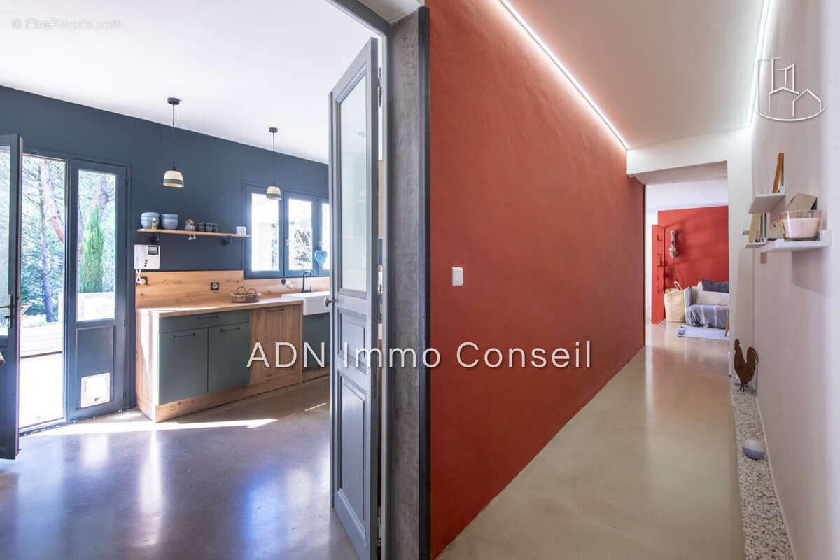 Maison 215 m² à Mallemort  - photo 4