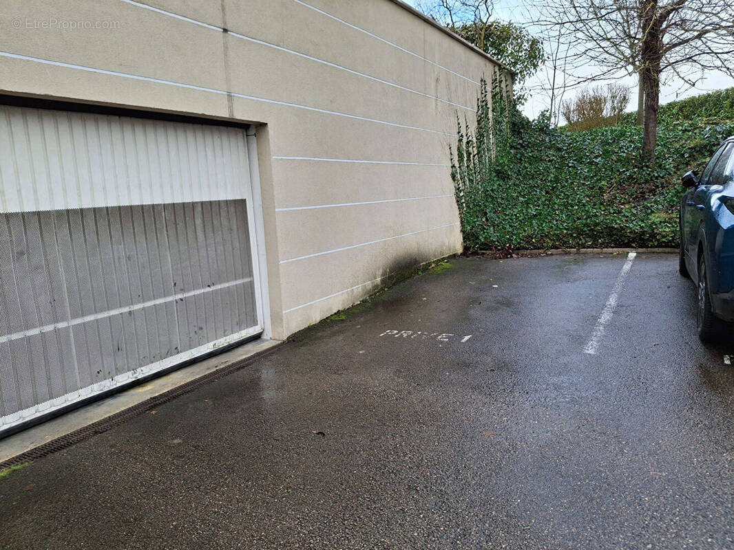 Parking à CHEVIGNY-SAINT-SAUVEUR