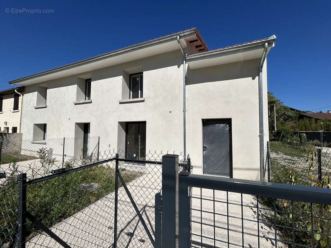 Maison à ECHIROLLES