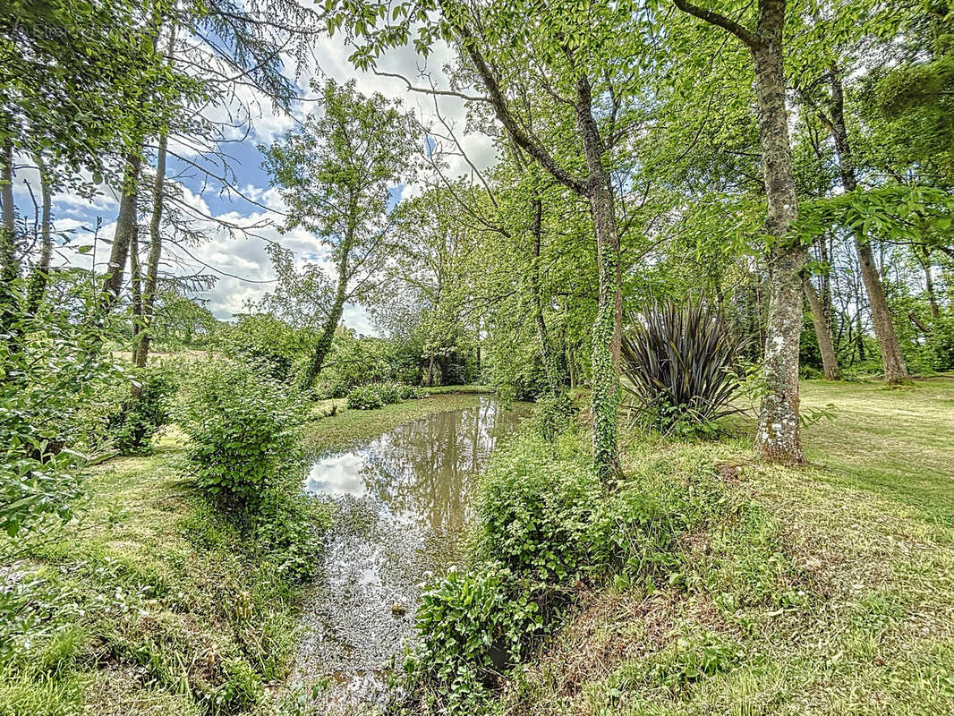 Maison à SAINT-MAURICE-EN-COTENTIN