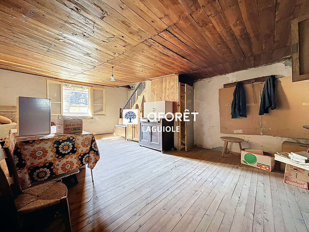 Maison à ENTRAYGUES-SUR-TRUYERE