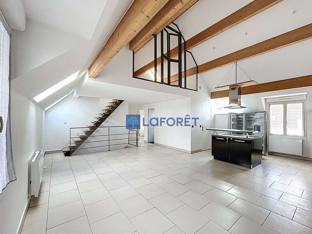 Appartement à SAINTRY-SUR-SEINE