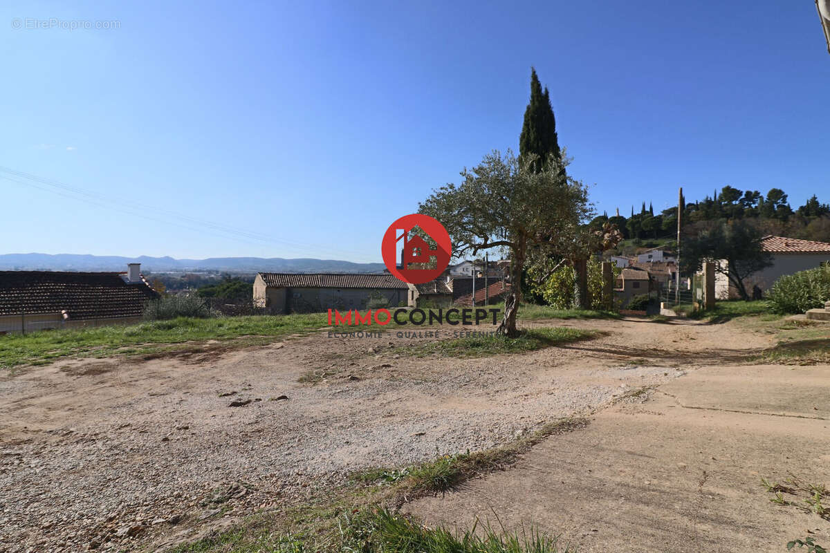Maison à LAUDUN-L&#039;ARDOISE