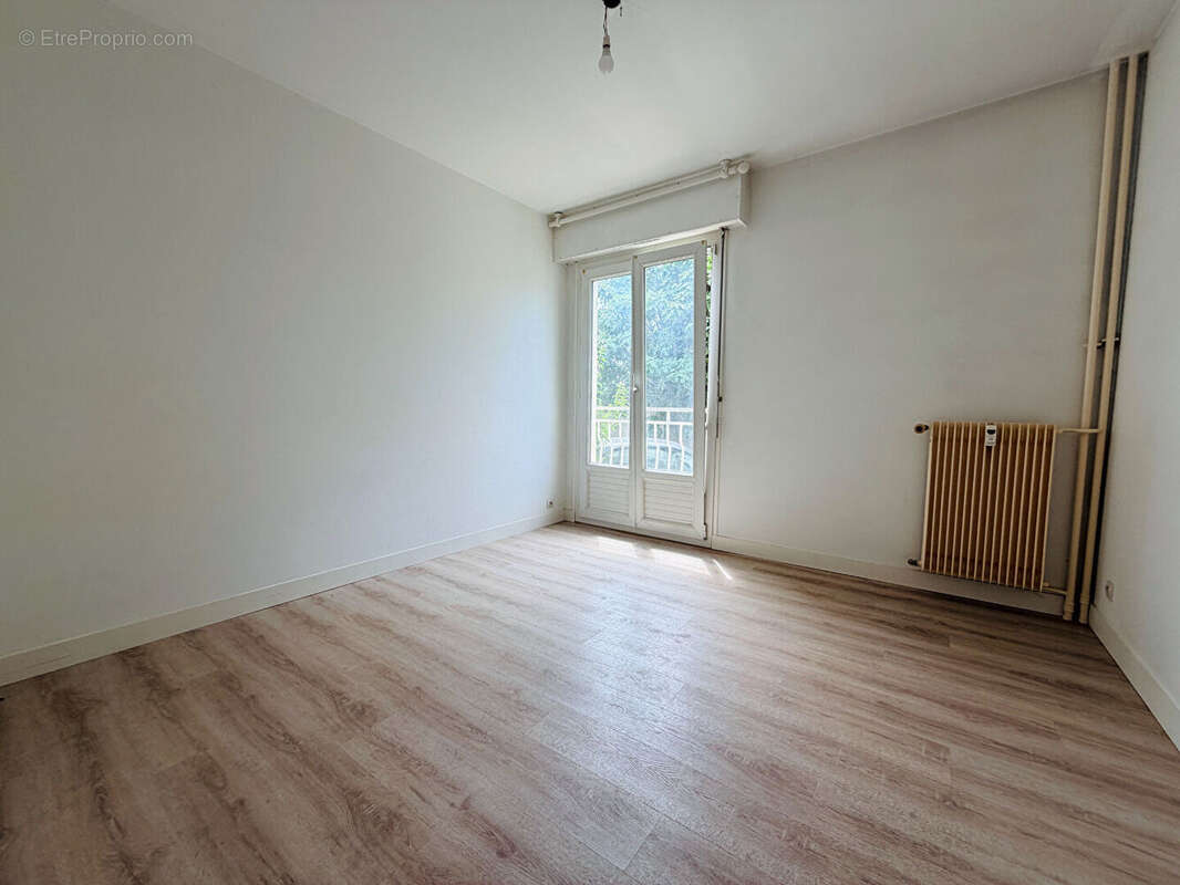 Superbe appartement 4 pièces lumineux à Reims avec balcon et parking - photo 8