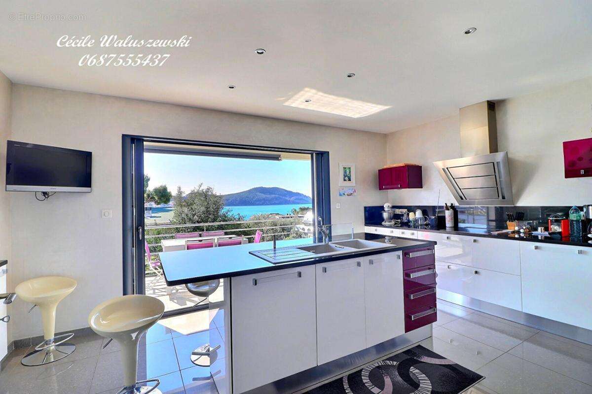 Maison à SAINT-CYR-SUR-MER