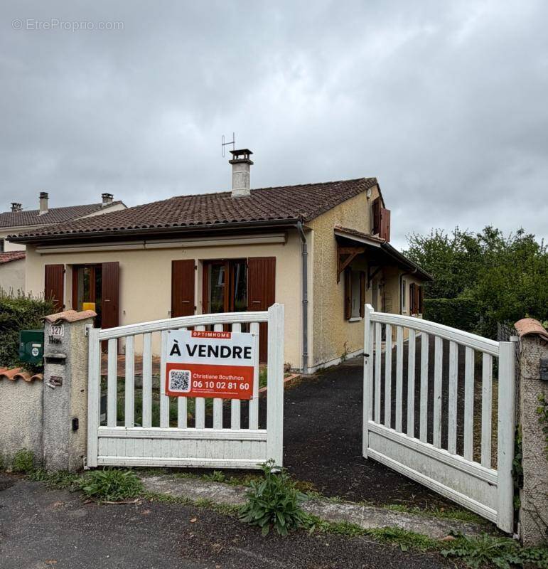 Maison à RUELLE-SUR-TOUVRE