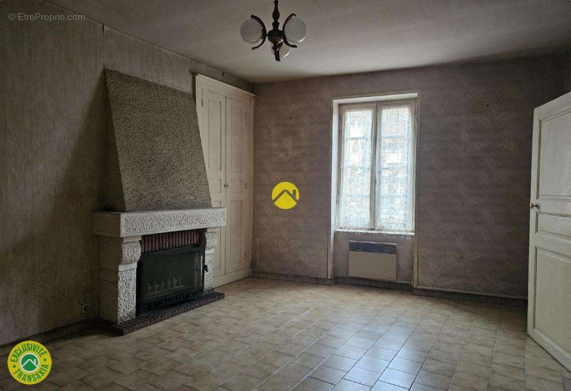 Maison à BIZENEUILLE