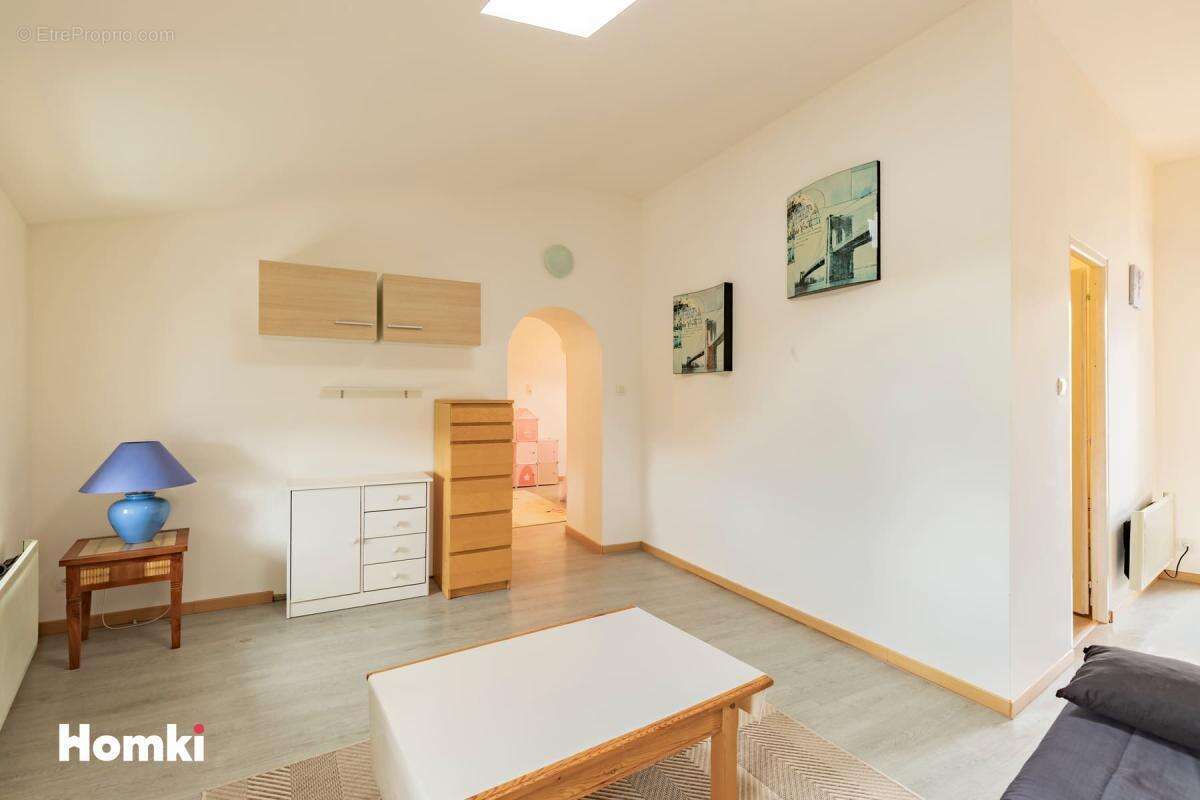 Maison de ville T8 de 227 m2 à Gardie 11250 - photo 10