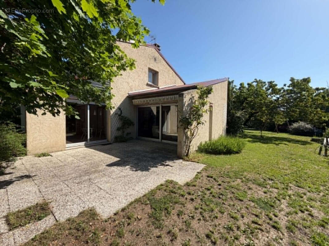 Maison 176 m² à Pont-Du-Chateau  - photo 4