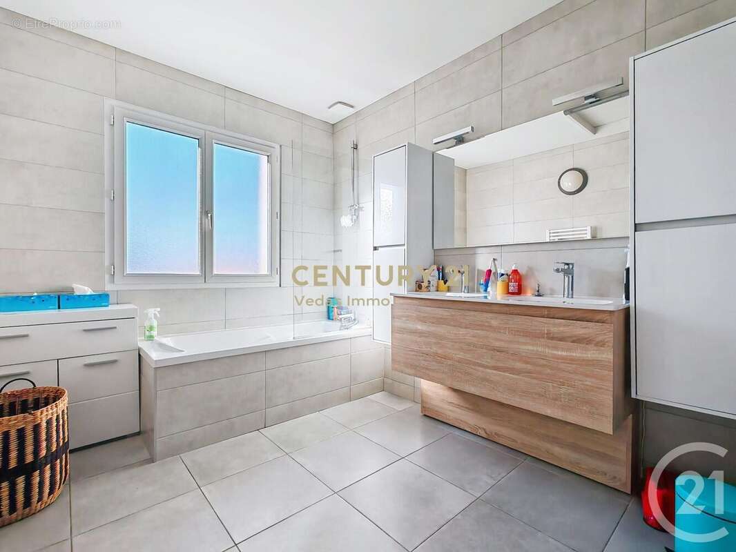 Maison à VILLENEUVE-LES-MAGUELONE