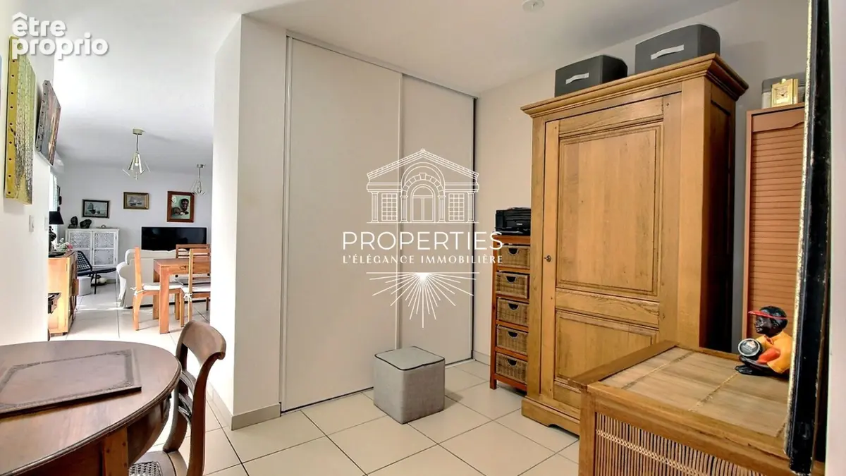 Le lavandou - t4 de 2016 - 79 m² - ascenseur - terrasse 20m² -  piscine - parking - photo 6