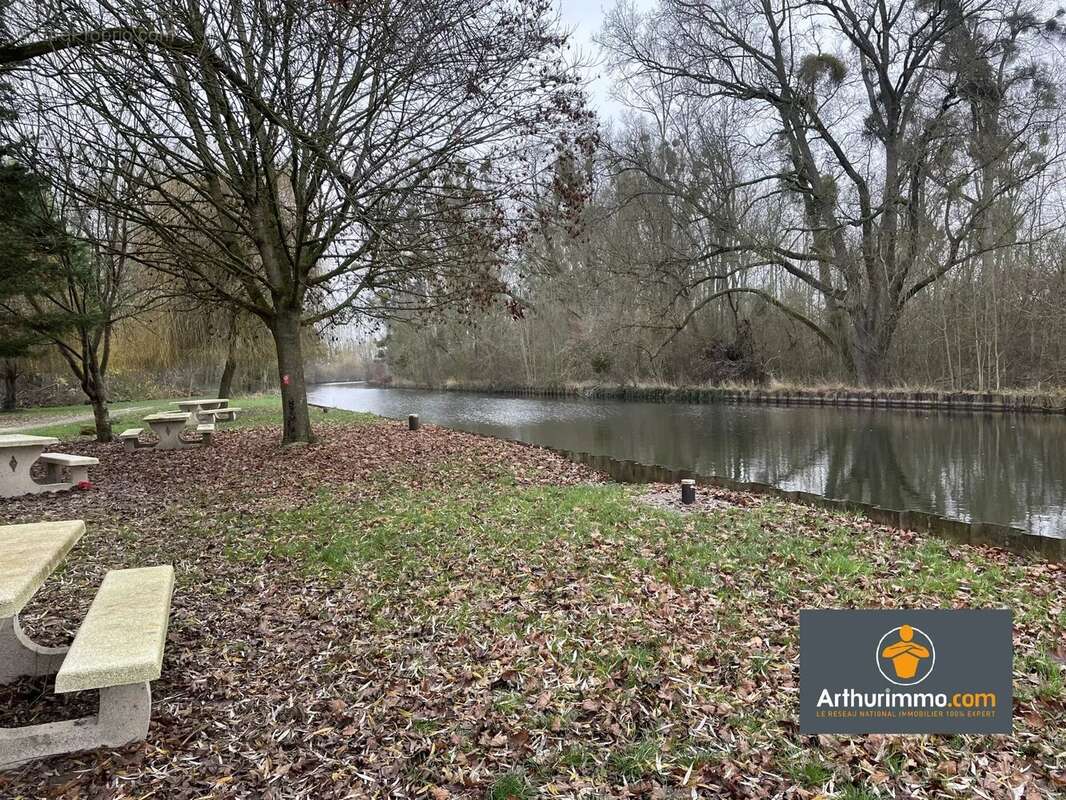 Terrain à VARISCOURT