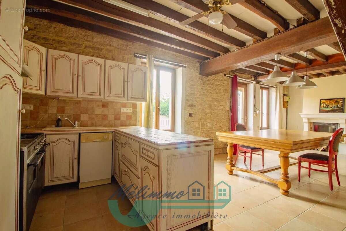 Maison à SOUGERES-EN-PUISAYE