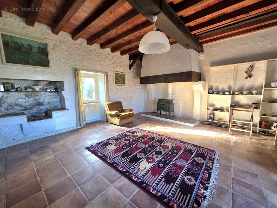 Maison à MOUSTIER