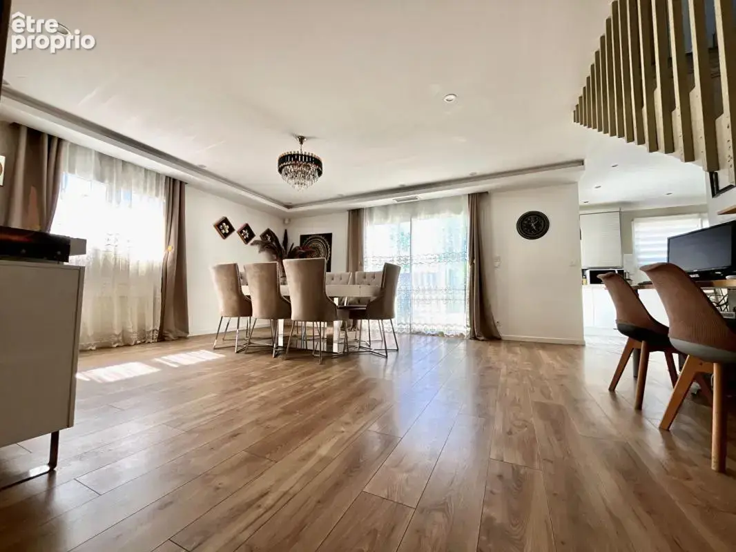 Magnifique villa de standing de 170 m²  sur un terrain 4 faces  avec piscine dans un secteur prisé - photo 11