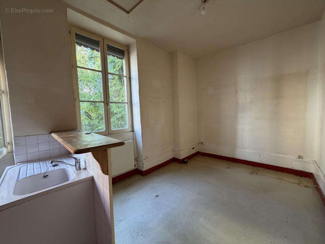 Rue Sergent Blandan - T4 de 92m² - photo 4