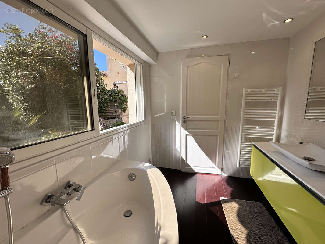 Appartement à LE CANNET