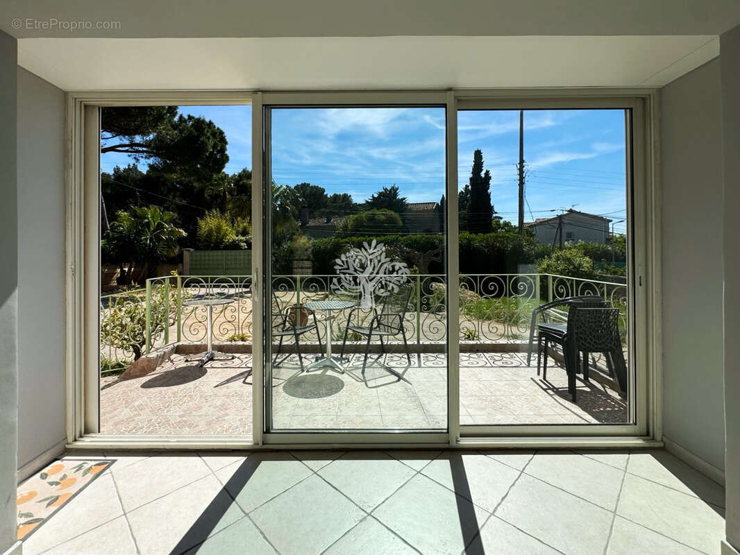 Maison à SAINT-CYR-SUR-MER