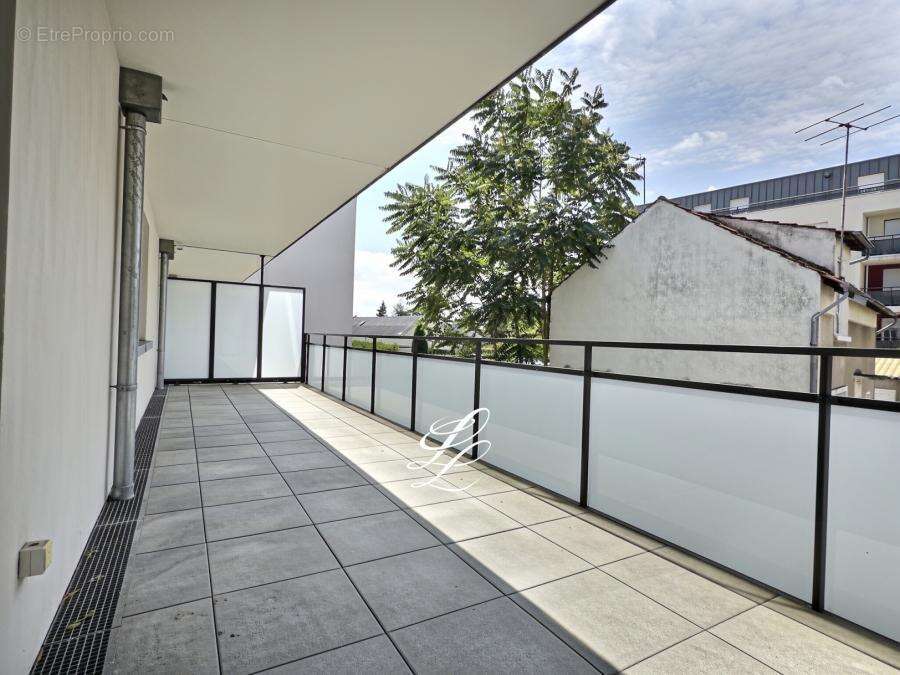 Appartement 64 m² à Joue-Les-Tours  - photo 386