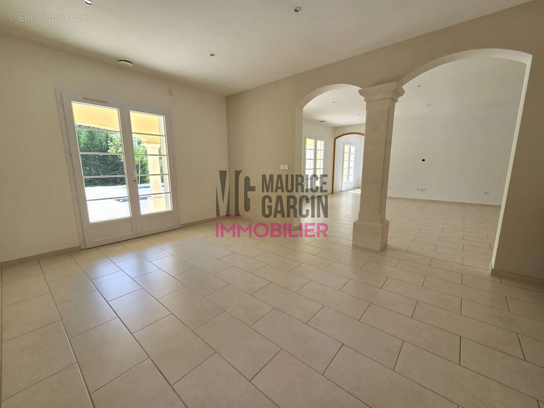 Maison à L'ISLE-SUR-LA-SORGUE