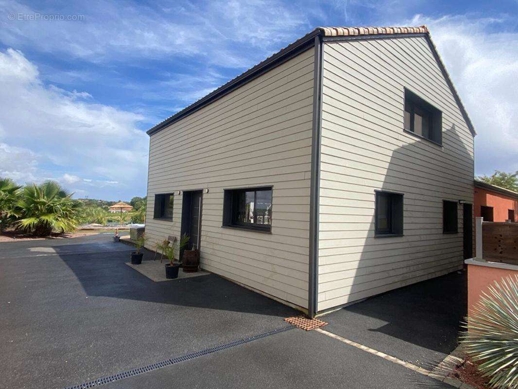 Maison à LA CHAPELLE-BASSE-MER