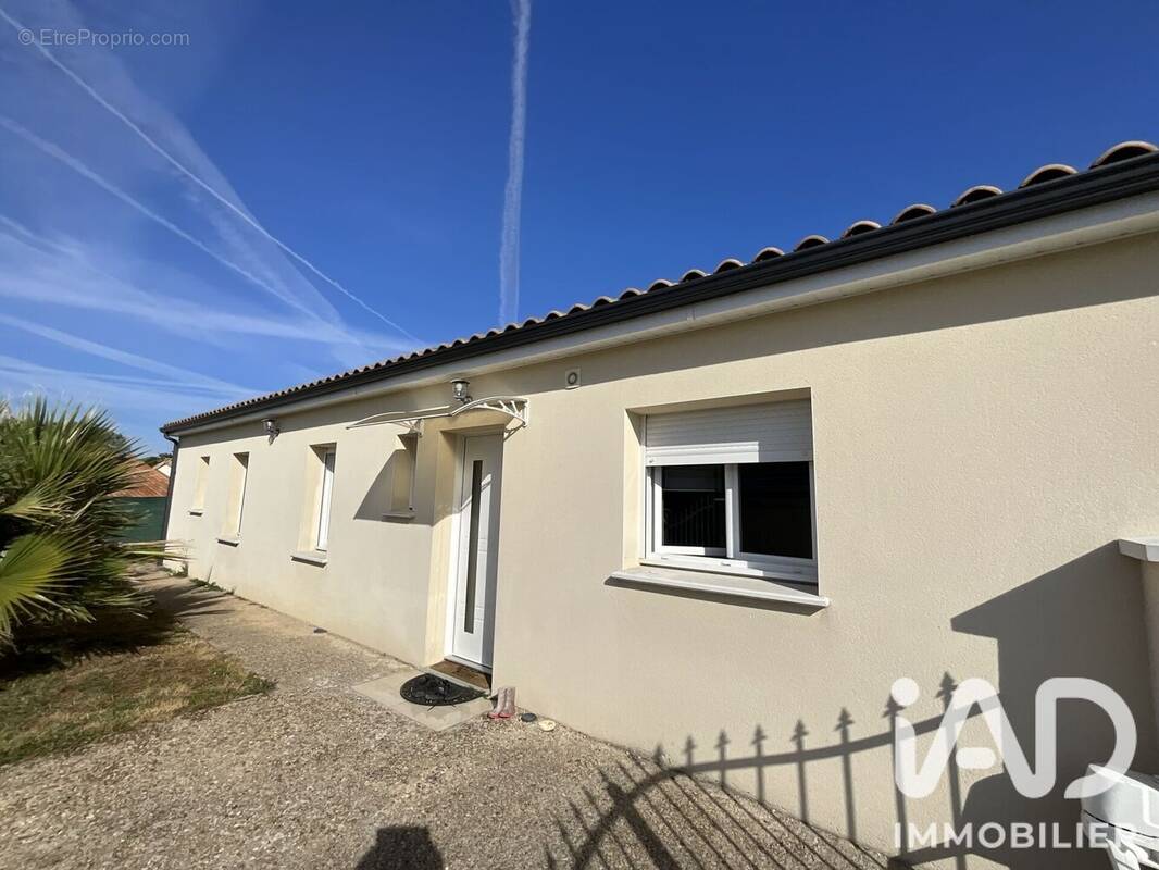 Photo 1 - Maison à ROCHES-PREMARIE-ANDILLE