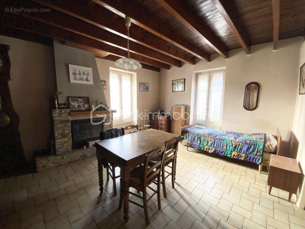 Maison 2 chambres, garage, cave et combles aménageables - photo 2