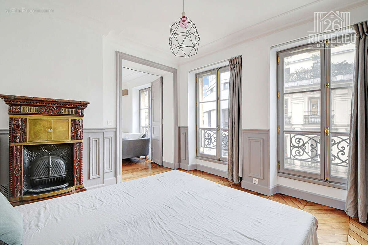 Appartement à PARIS-1E