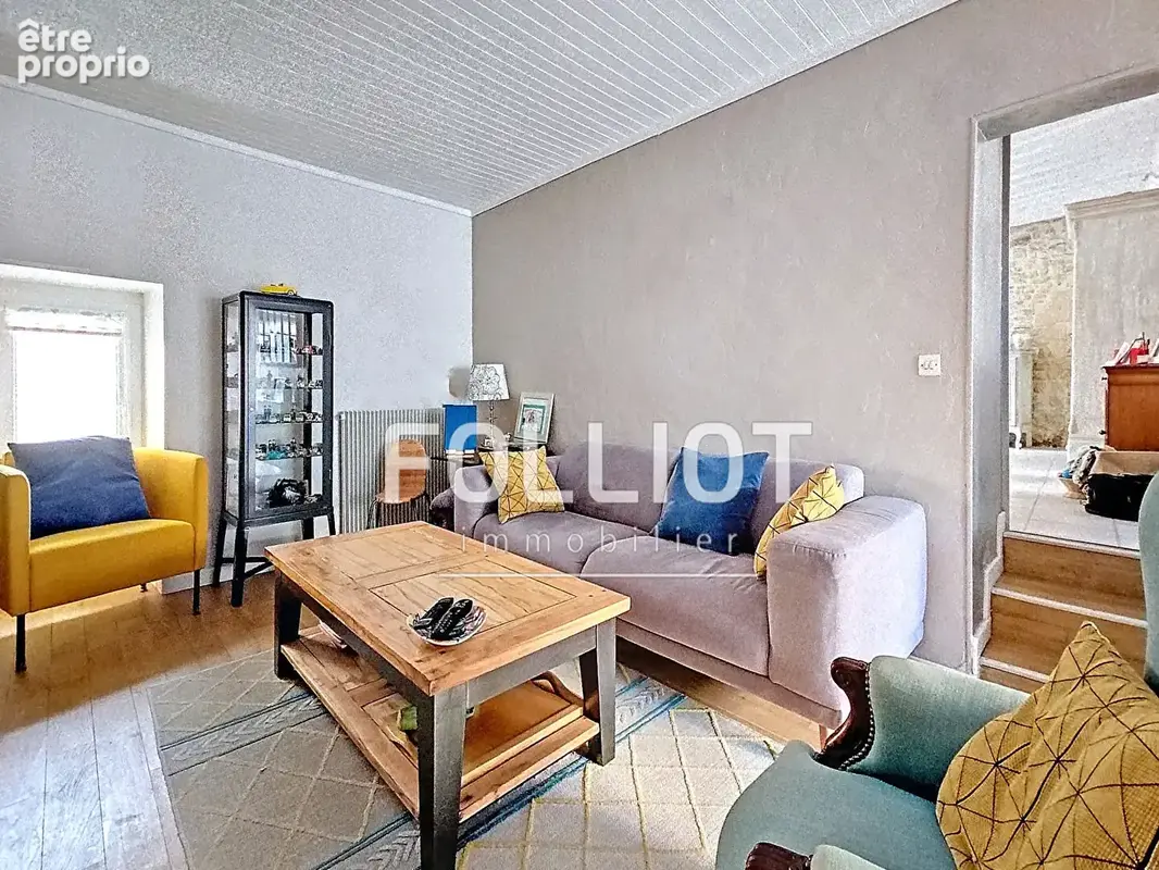 Maison en PIERRE de140 m²  de 7 pièces et 4 chambres avec un garage  àThaon - photo 2