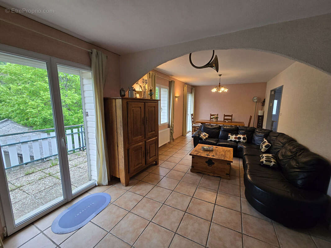 Maison à BESSE-ET-SAINT-ANASTAISE
