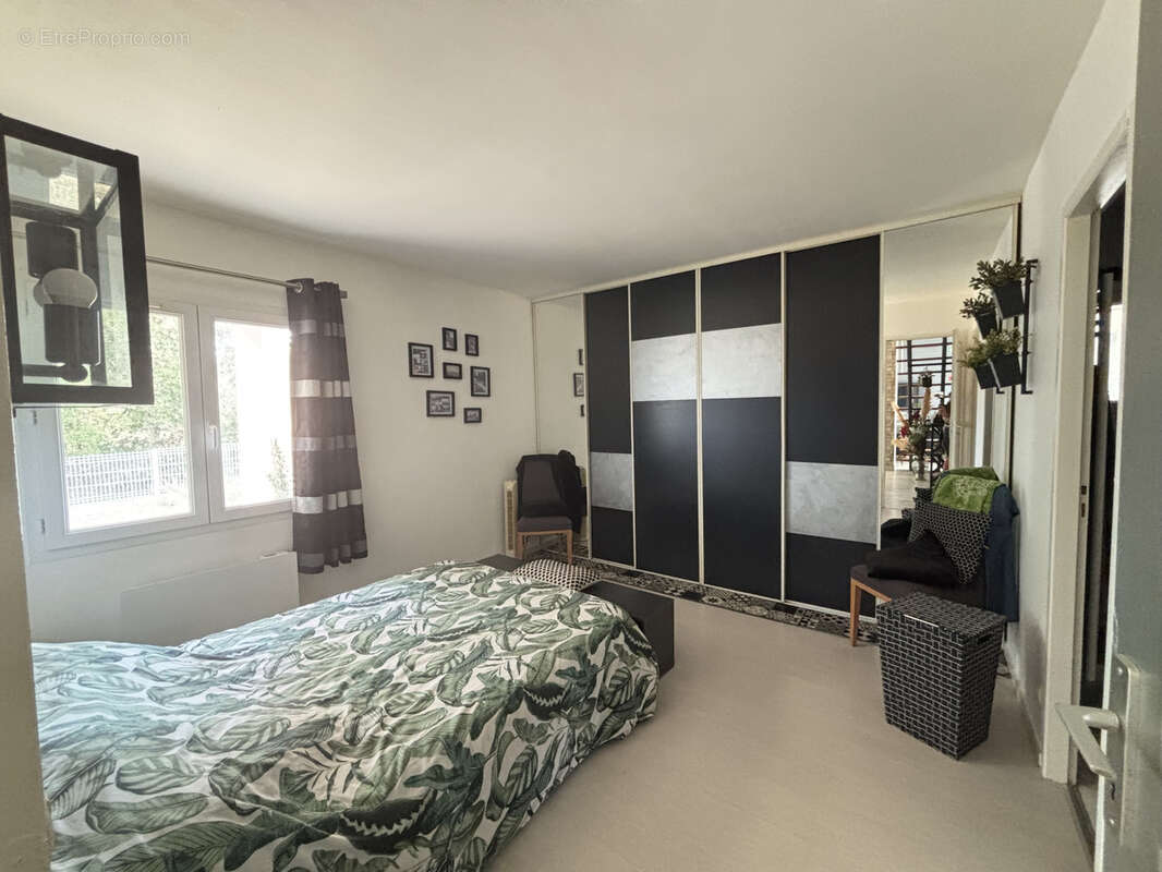 Idéalement située maison de 145m2 avec piscine - photo 10