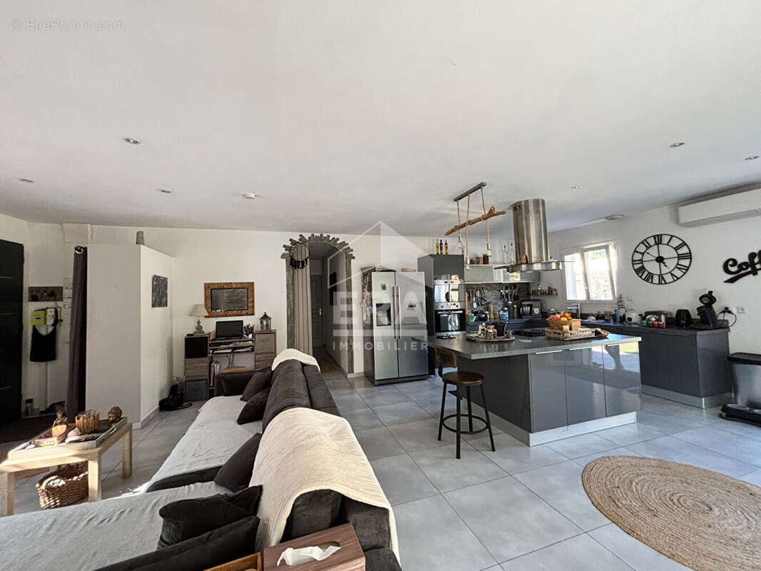 Maison à ROQUEBRUNE-SUR-ARGENS