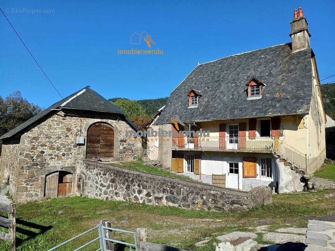 Maison à VIC-SUR-CERE