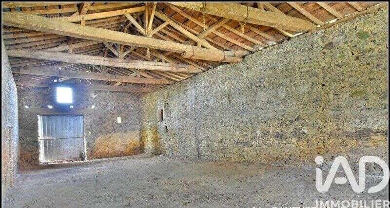 Maison 275 m² à Les Brouzils  - photo 7