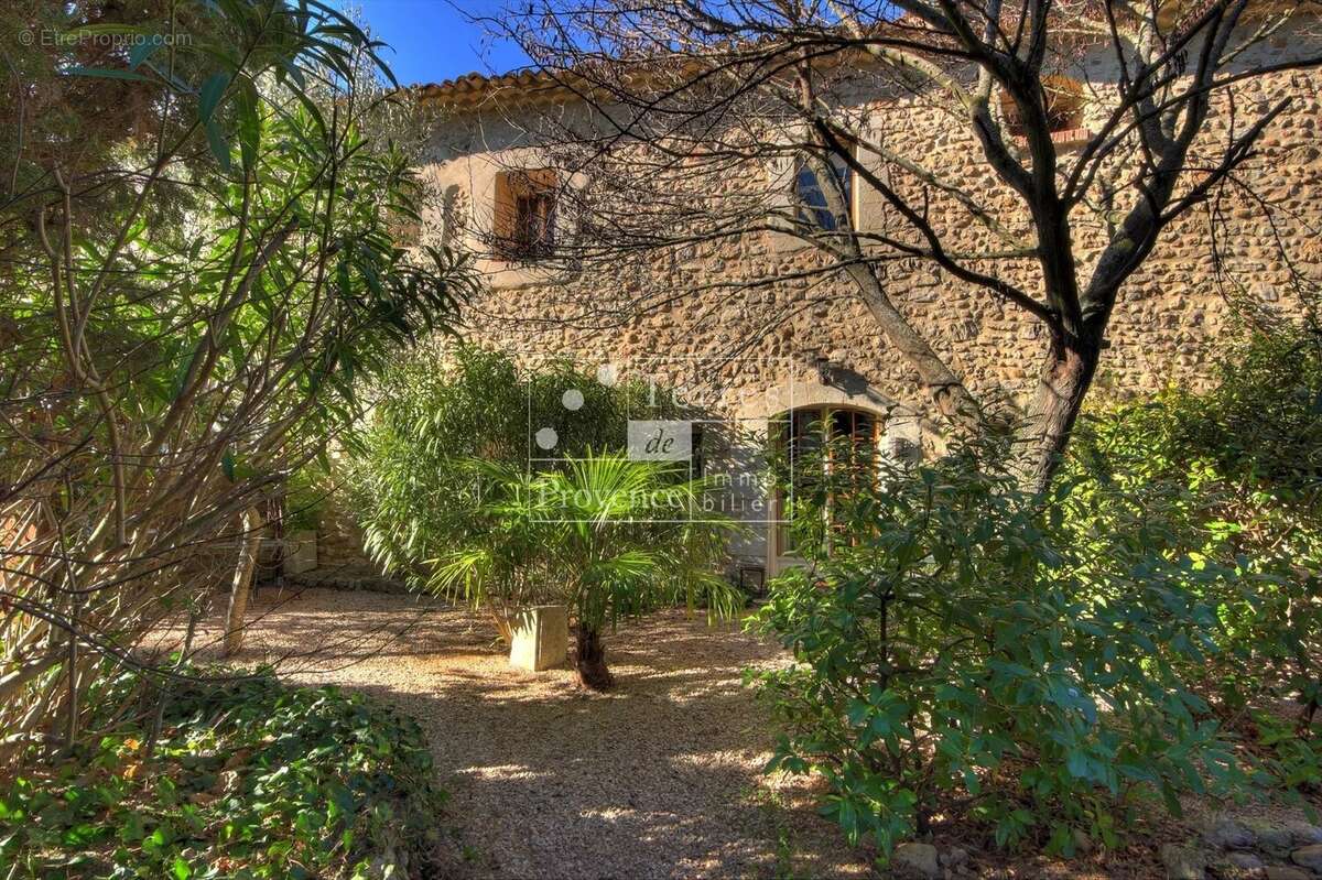 Maison à SAINT-LAURENT-DU-VERDON