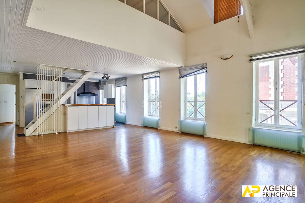 Maison à LE MESNIL-LE-ROI