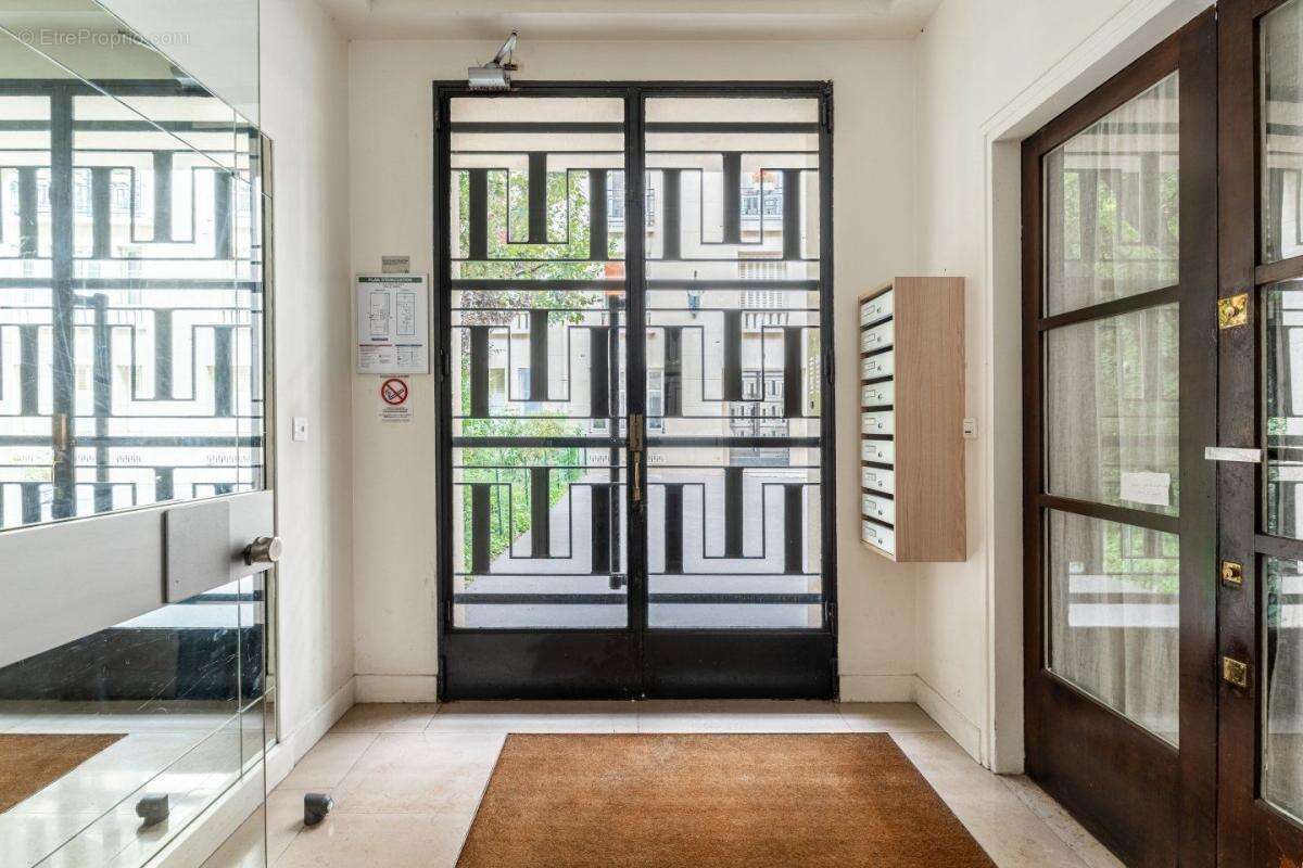 Commerce à PARIS-16E