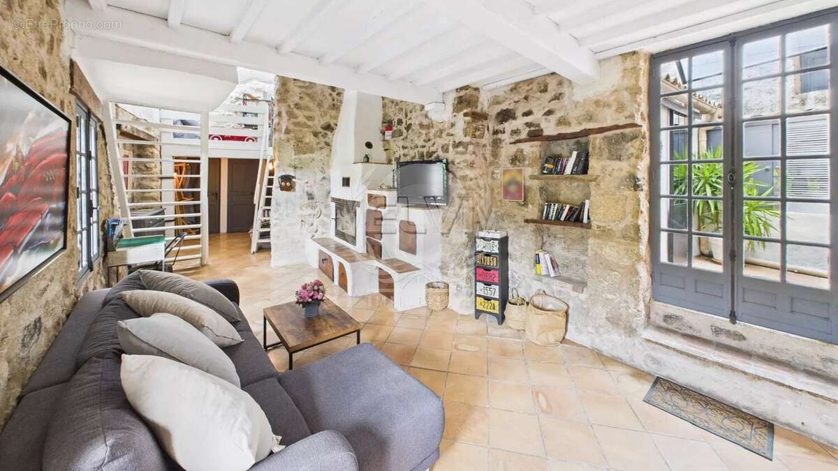 Maison à PLAN-DE-LA-TOUR