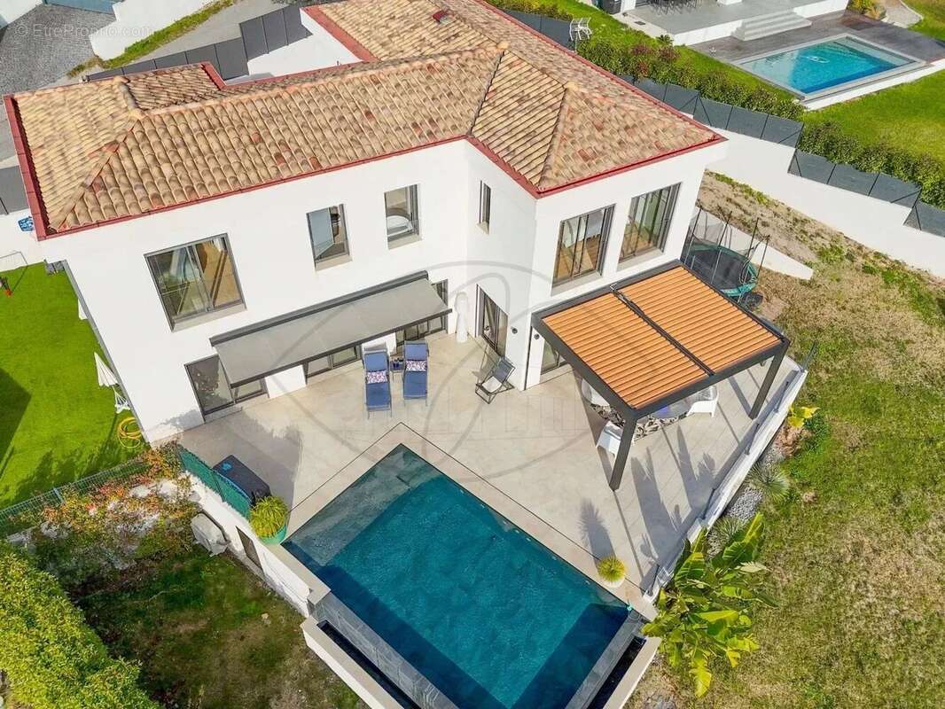 Appartement à FALICON
