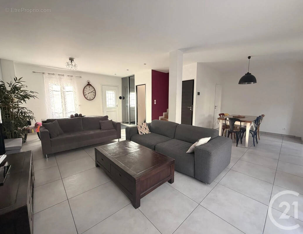 Maison à SAINT-MAUR-DES-FOSSES