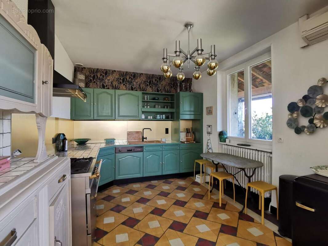   - Maison à SAINT-ETIENNE-DE-FONTBELLON