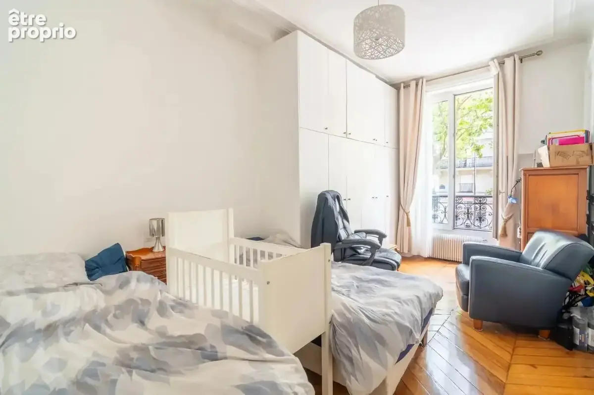 Nation / Rue des Boulets – 3 pièces 2 chambres, immeuble pierre de taille avec ascenseur - photo 4