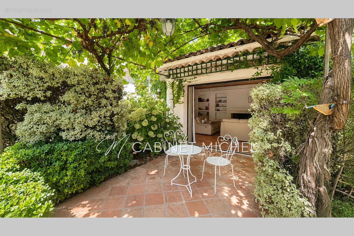 Maison 189 m² à Roquefort-Les-Pins  - photo 2