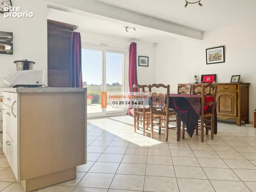 À 3 minutes de Verneuil-sur-Avre, cette maison de 140 m² vous séduira par ses beaux volumes, son terrain clos et arboré de 2 500 - photo 7