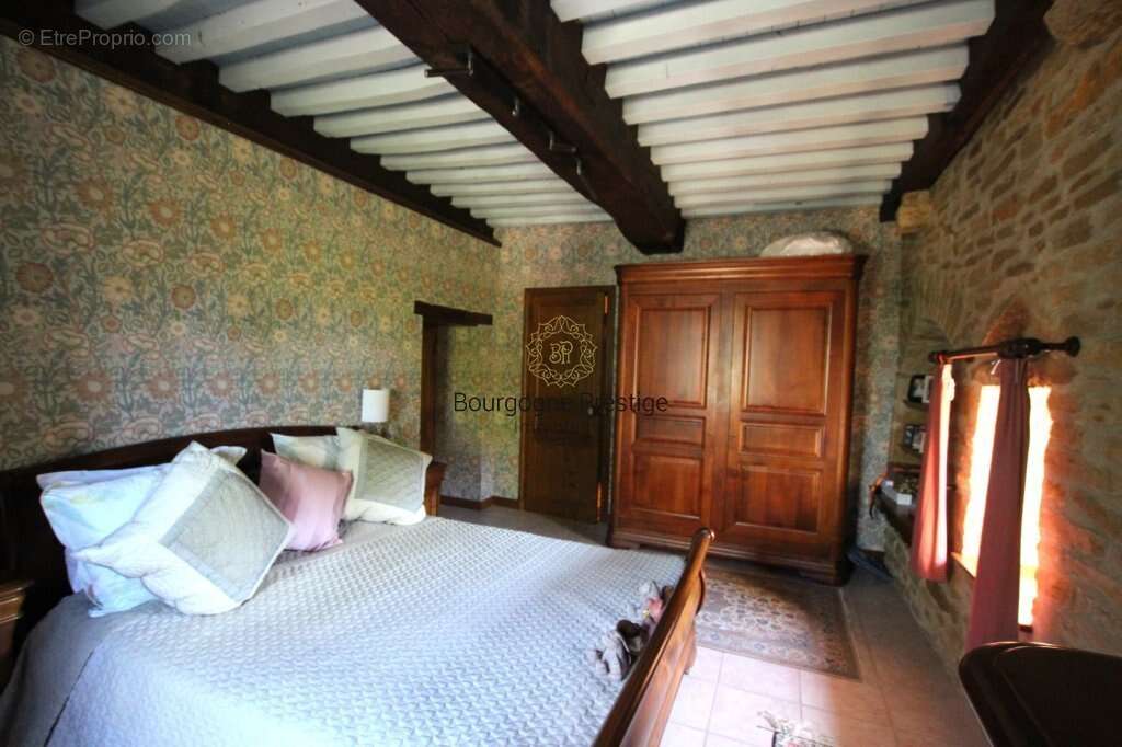 Authentique maison de famille en bourgogne de 263 m² avec 5 chambres - parc arbore de 3 041 m² et  dependances - photo 20