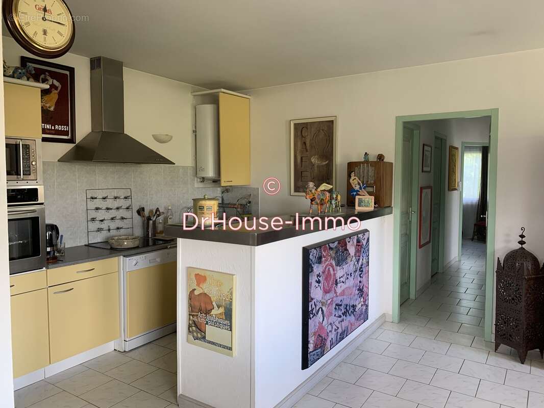 Appartement à BAGNOLS-SUR-CEZE