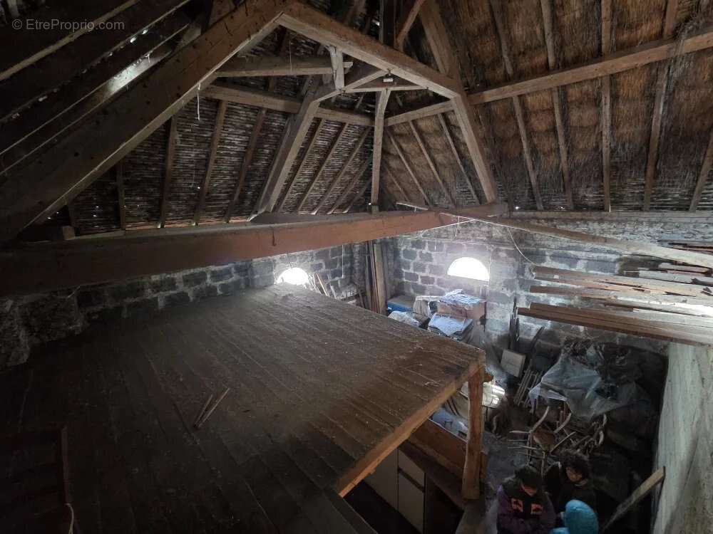 Maison à SAINT-MARTIN-DE-LA-CLUZE