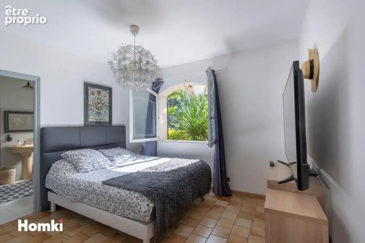 MARIGNANE – Maison familiale authentique 8 pièces 200m² avec piscine - photo 16