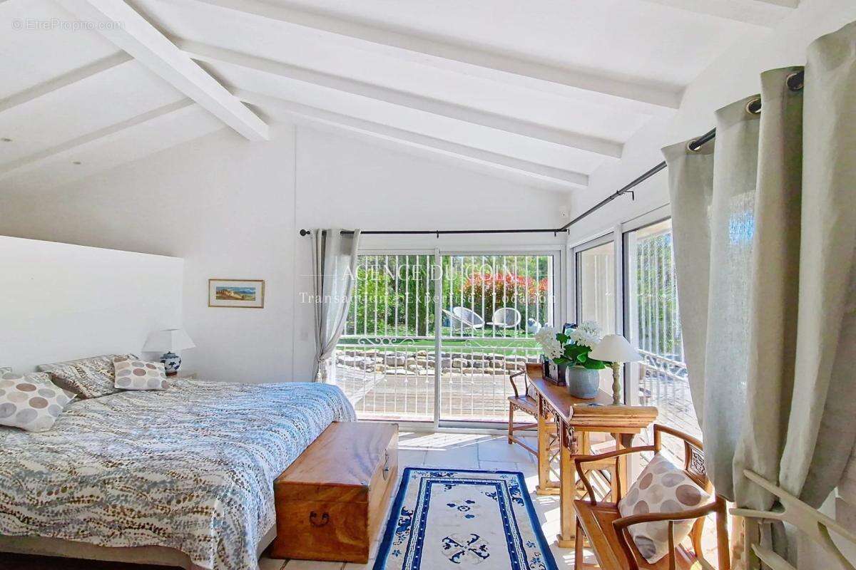 Maison à LE MUY