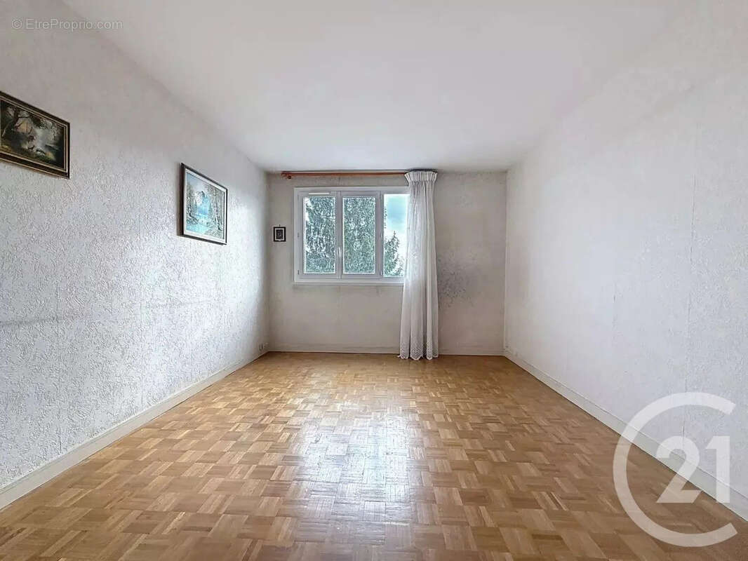 Appartement à SAINT-MAUR-DES-FOSSES
